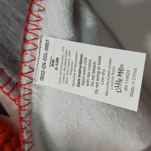 Little Me NWT Hat, Santa Bib And Booties Gift Set - Picture 5 of 7